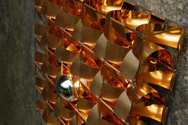 Détail Atlas applique cuivre