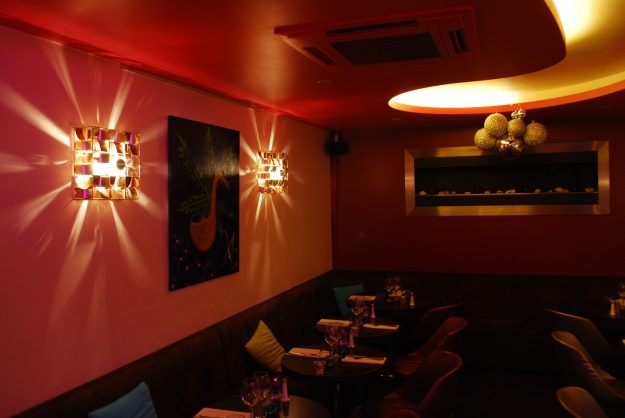 Atlas applique restaurant