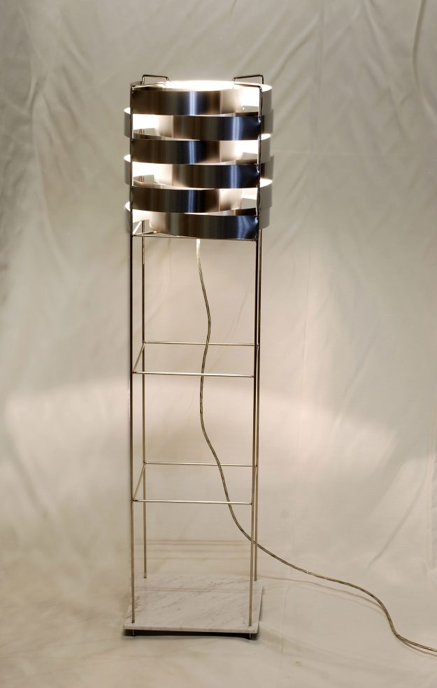 Sirius lampadaire argent socle en marbre de Carrare