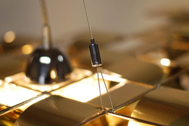 Détail Tchouri suspension or